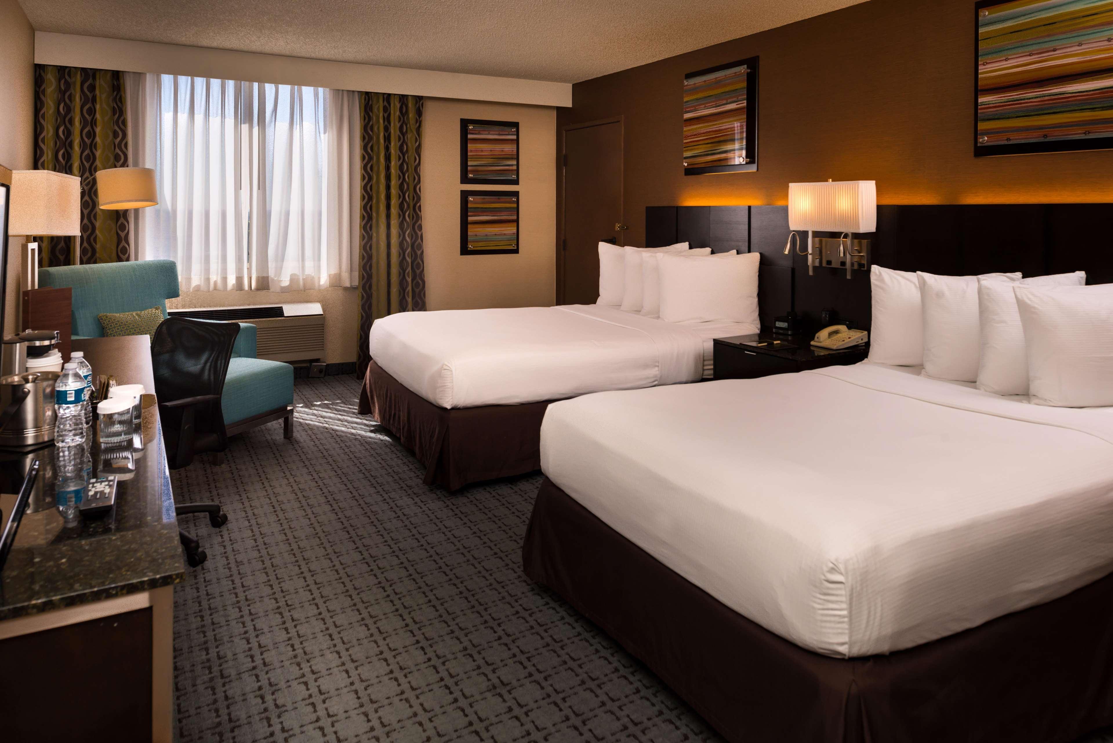 Doubletree By Hilton Whittier Hotel Стая снимка