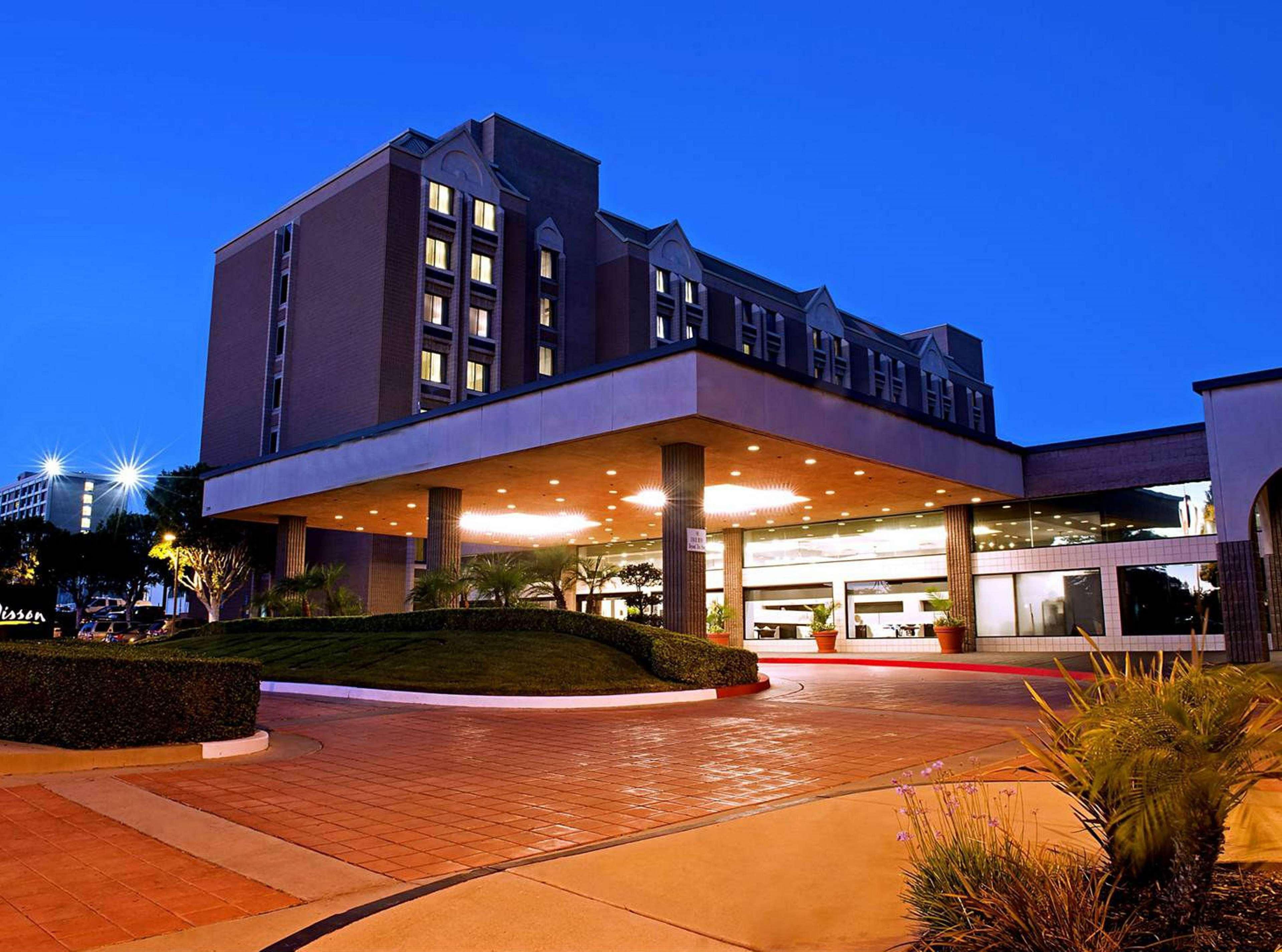 Doubletree By Hilton Whittier Hotel Екстериор снимка