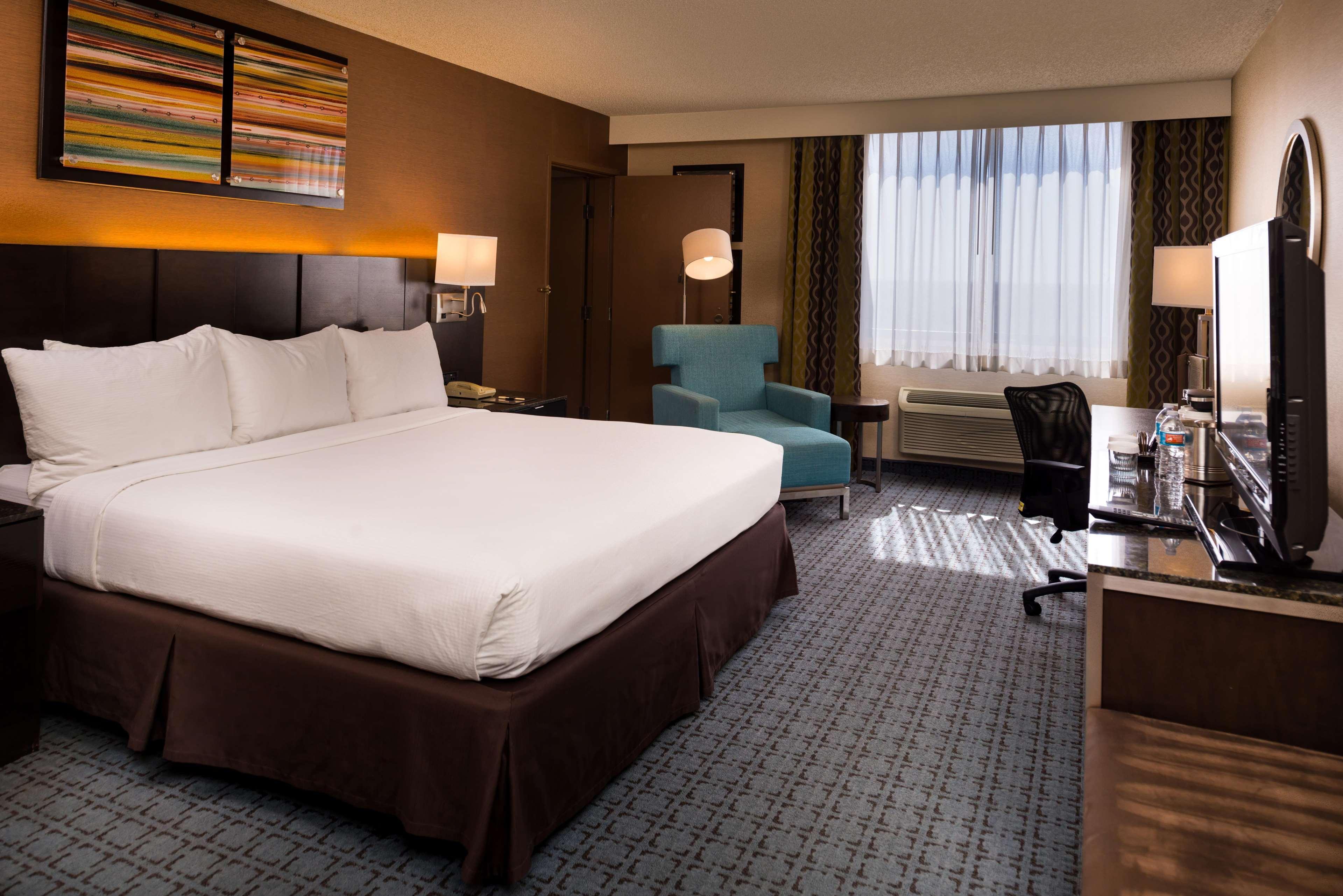 Doubletree By Hilton Whittier Hotel Стая снимка