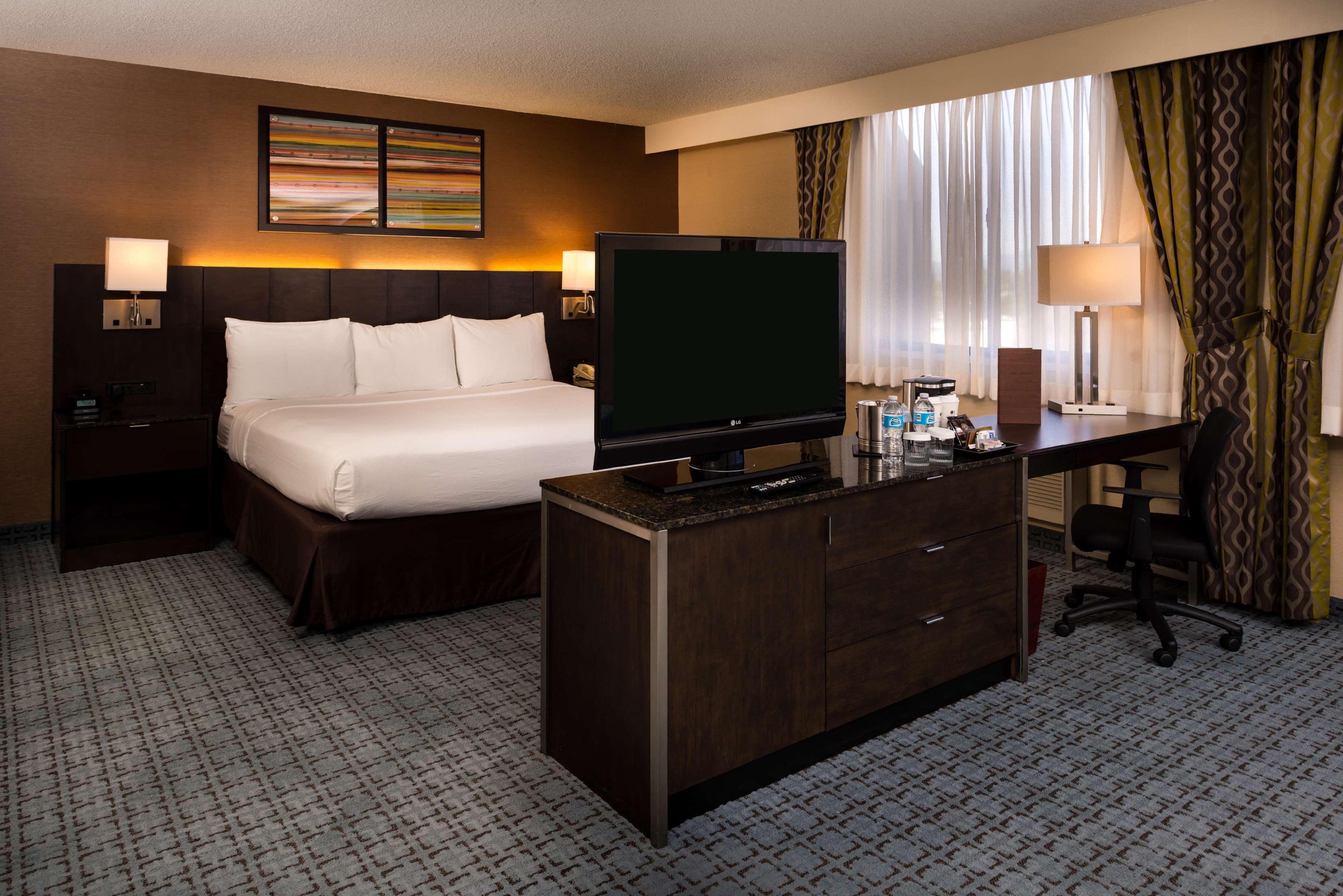 Doubletree By Hilton Whittier Hotel Стая снимка