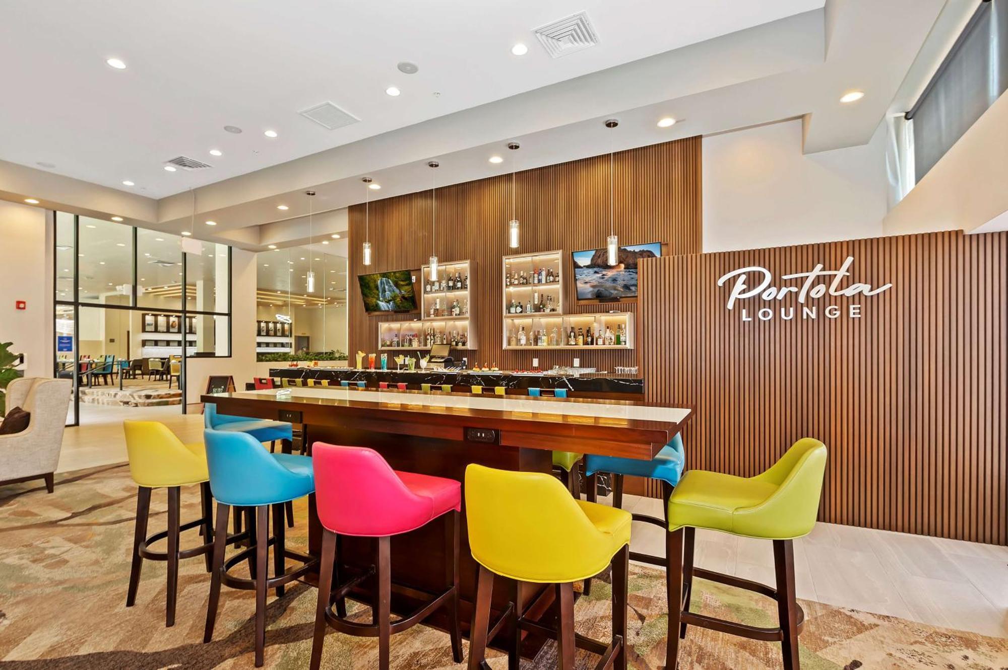 Doubletree By Hilton Whittier Hotel Екстериор снимка