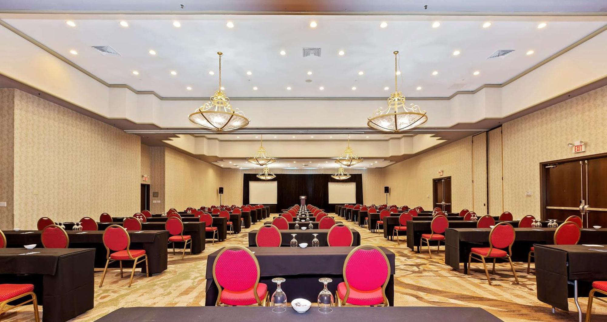 Doubletree By Hilton Whittier Hotel Екстериор снимка