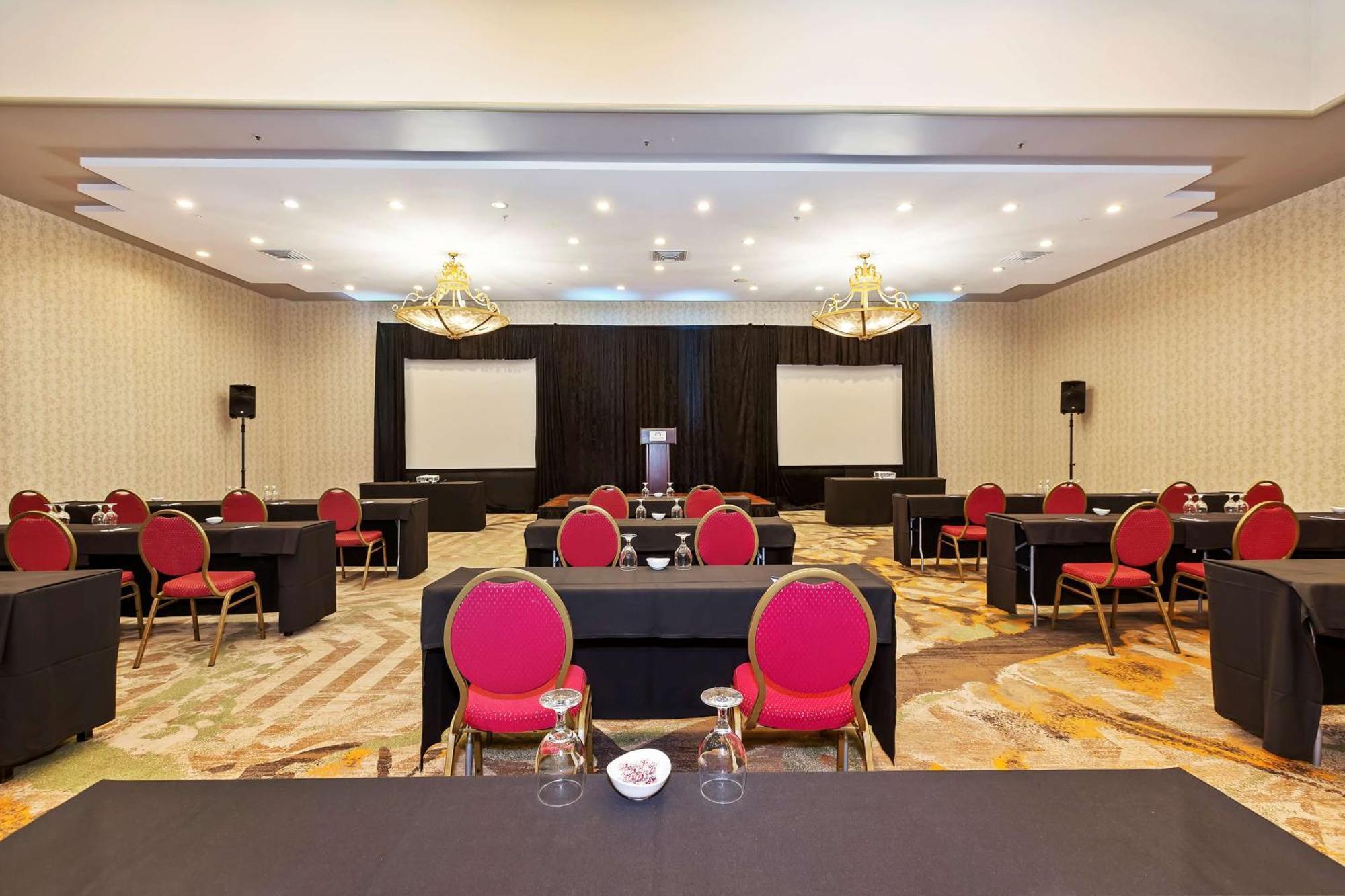 Doubletree By Hilton Whittier Hotel Екстериор снимка