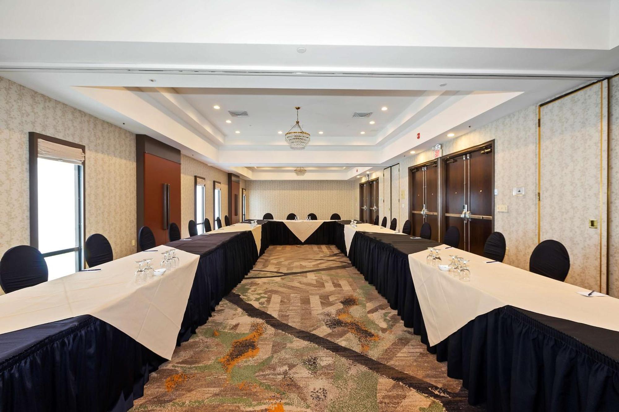 Doubletree By Hilton Whittier Hotel Екстериор снимка