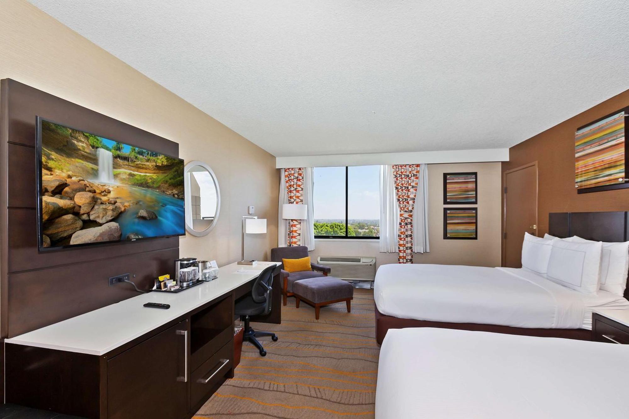 Doubletree By Hilton Whittier Hotel Екстериор снимка