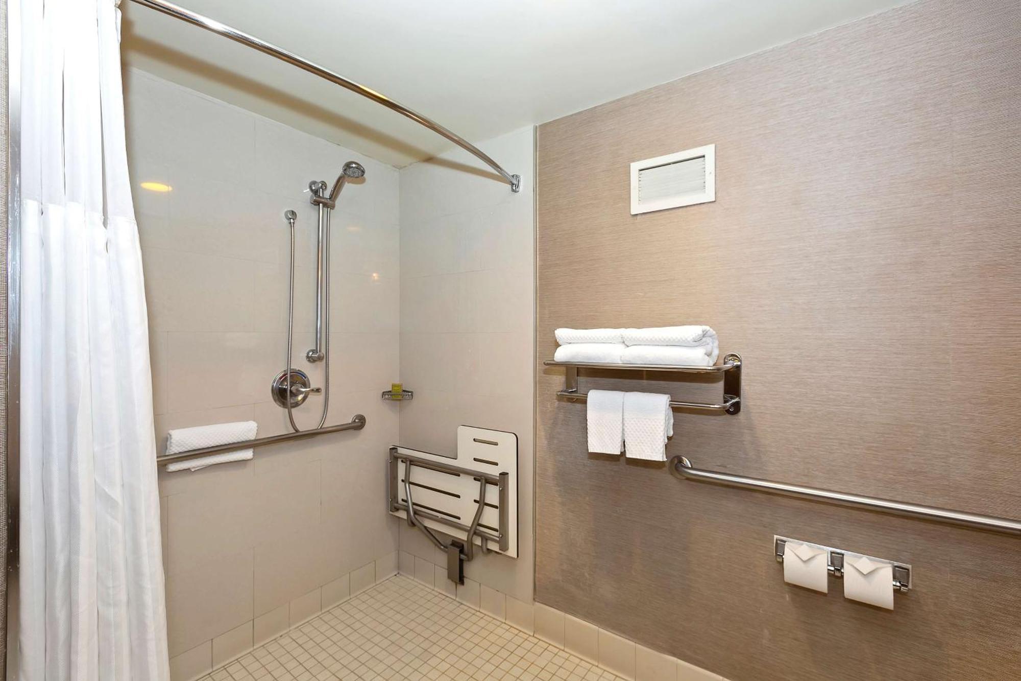 Doubletree By Hilton Whittier Hotel Екстериор снимка