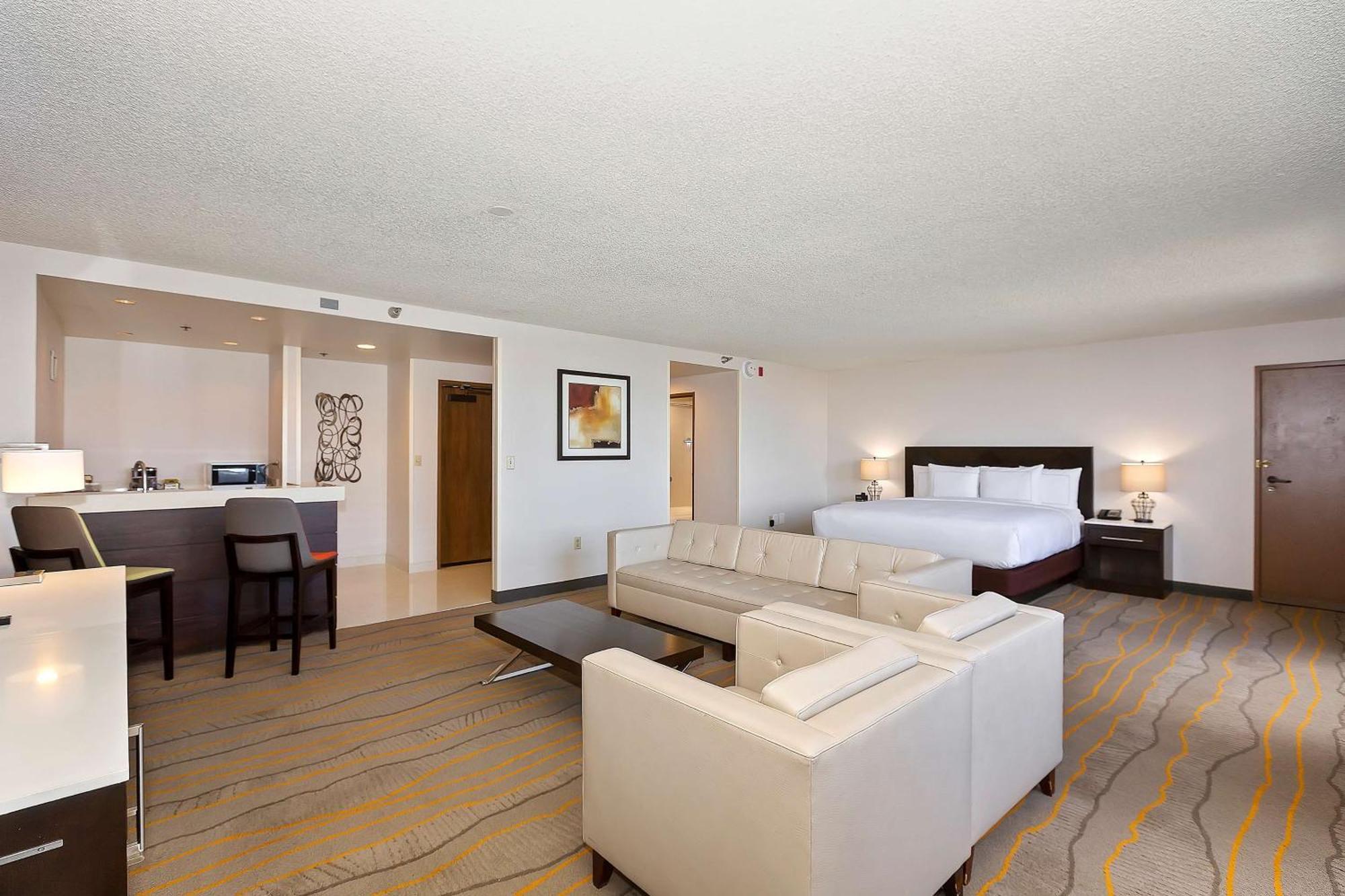 Doubletree By Hilton Whittier Hotel Екстериор снимка