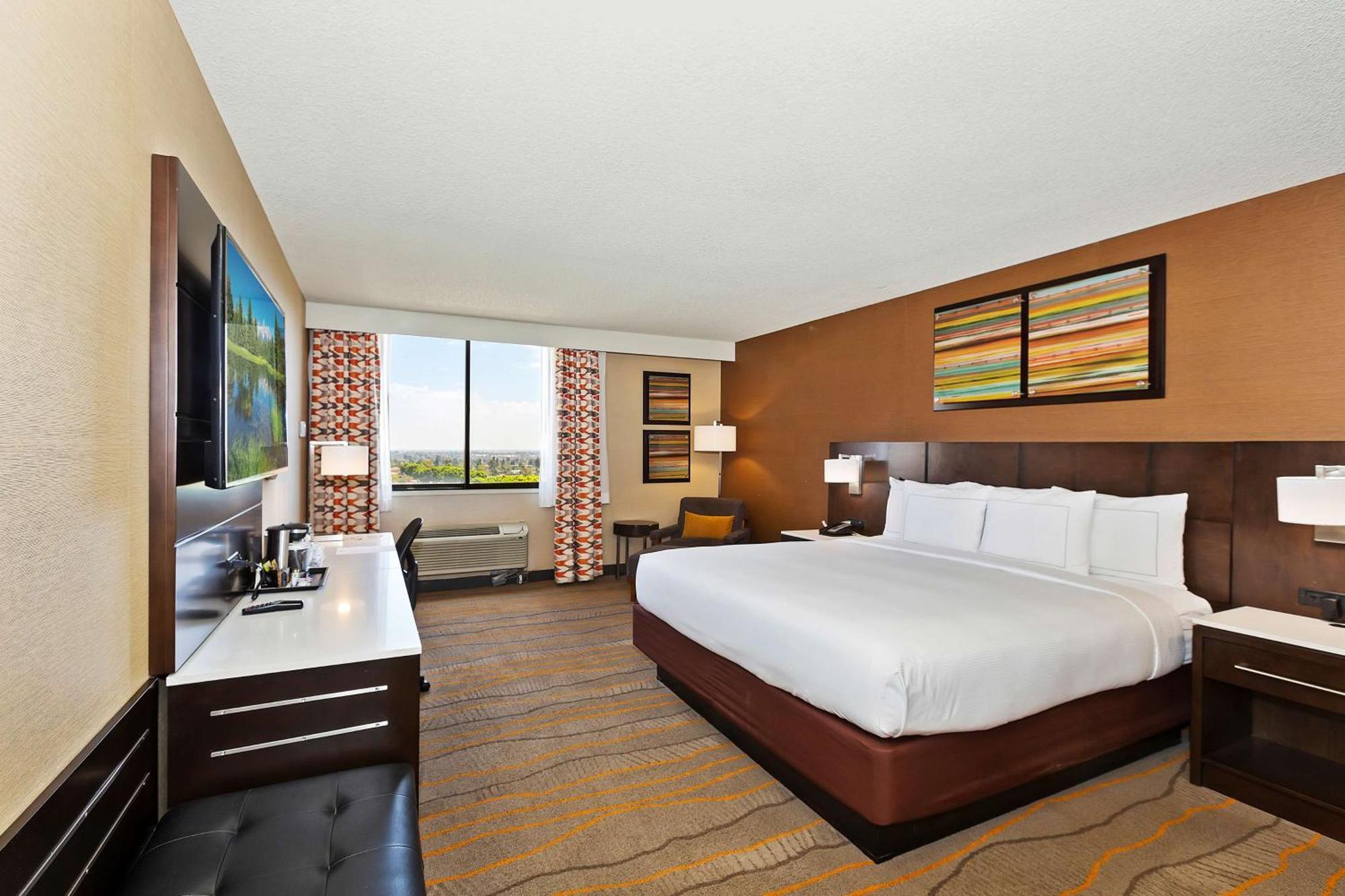 Doubletree By Hilton Whittier Hotel Екстериор снимка