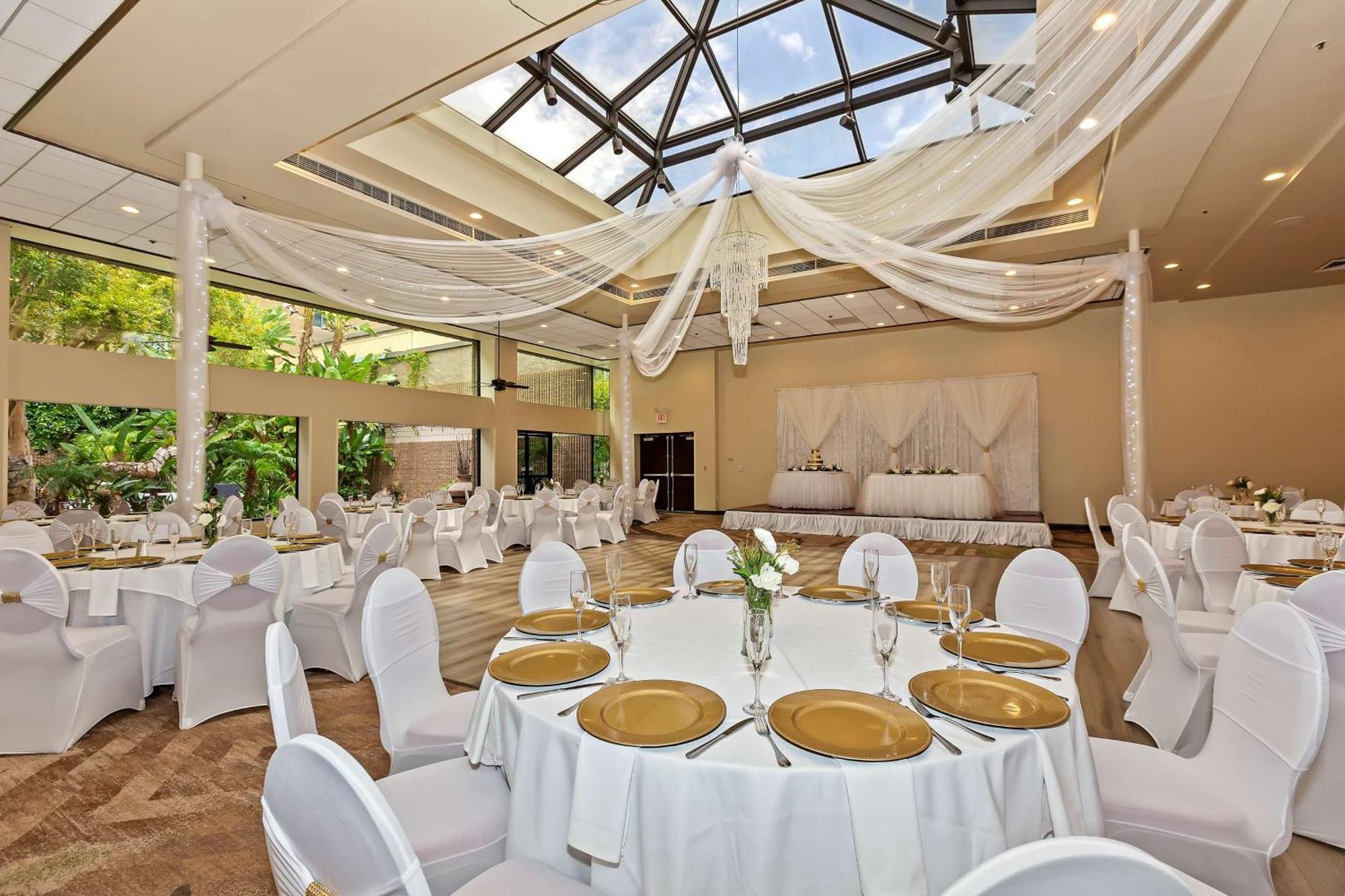 Doubletree By Hilton Whittier Hotel Екстериор снимка