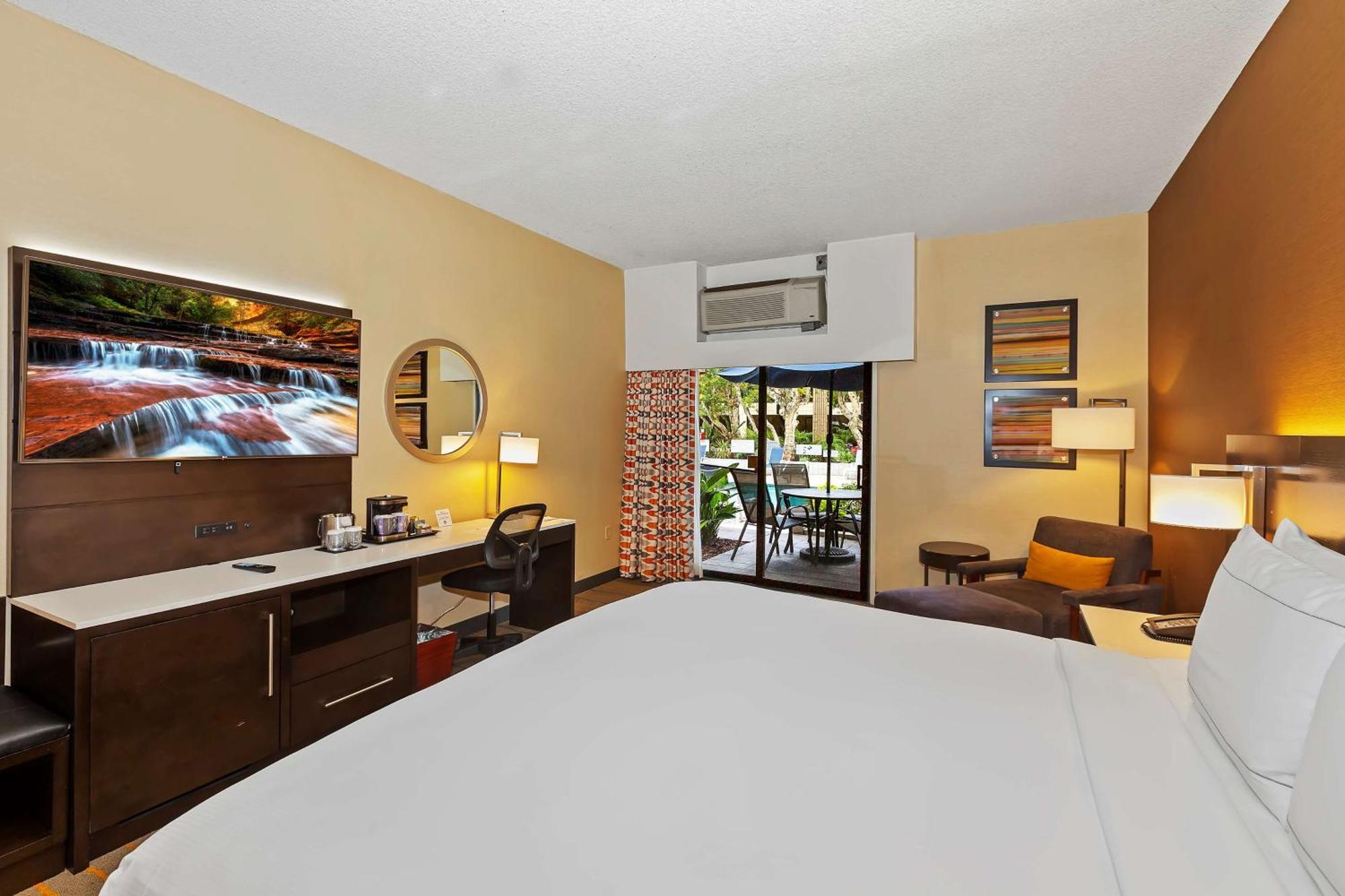 Doubletree By Hilton Whittier Hotel Екстериор снимка