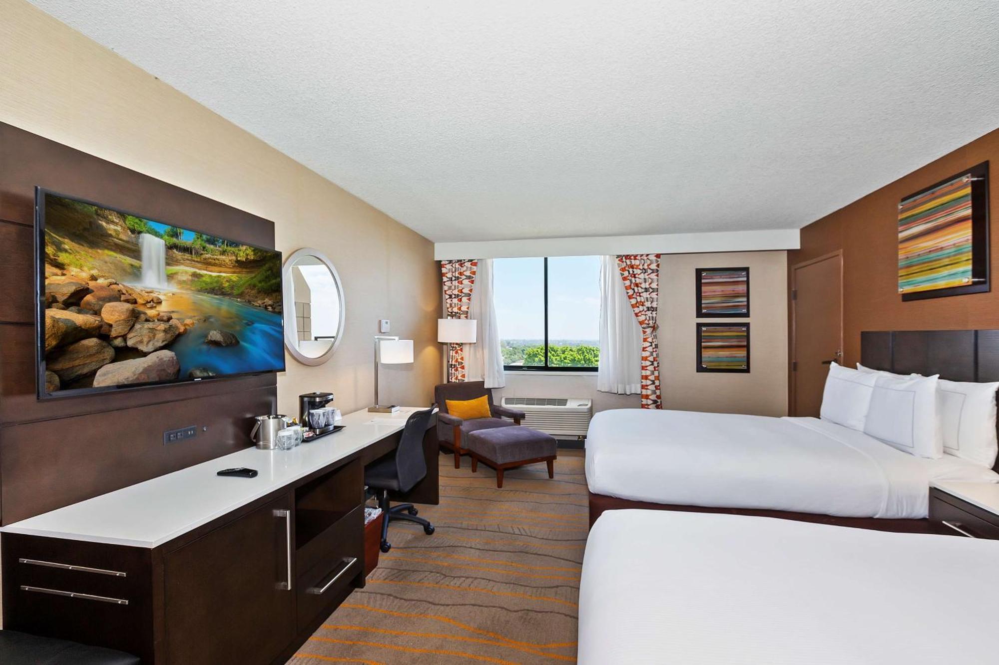 Doubletree By Hilton Whittier Hotel Екстериор снимка