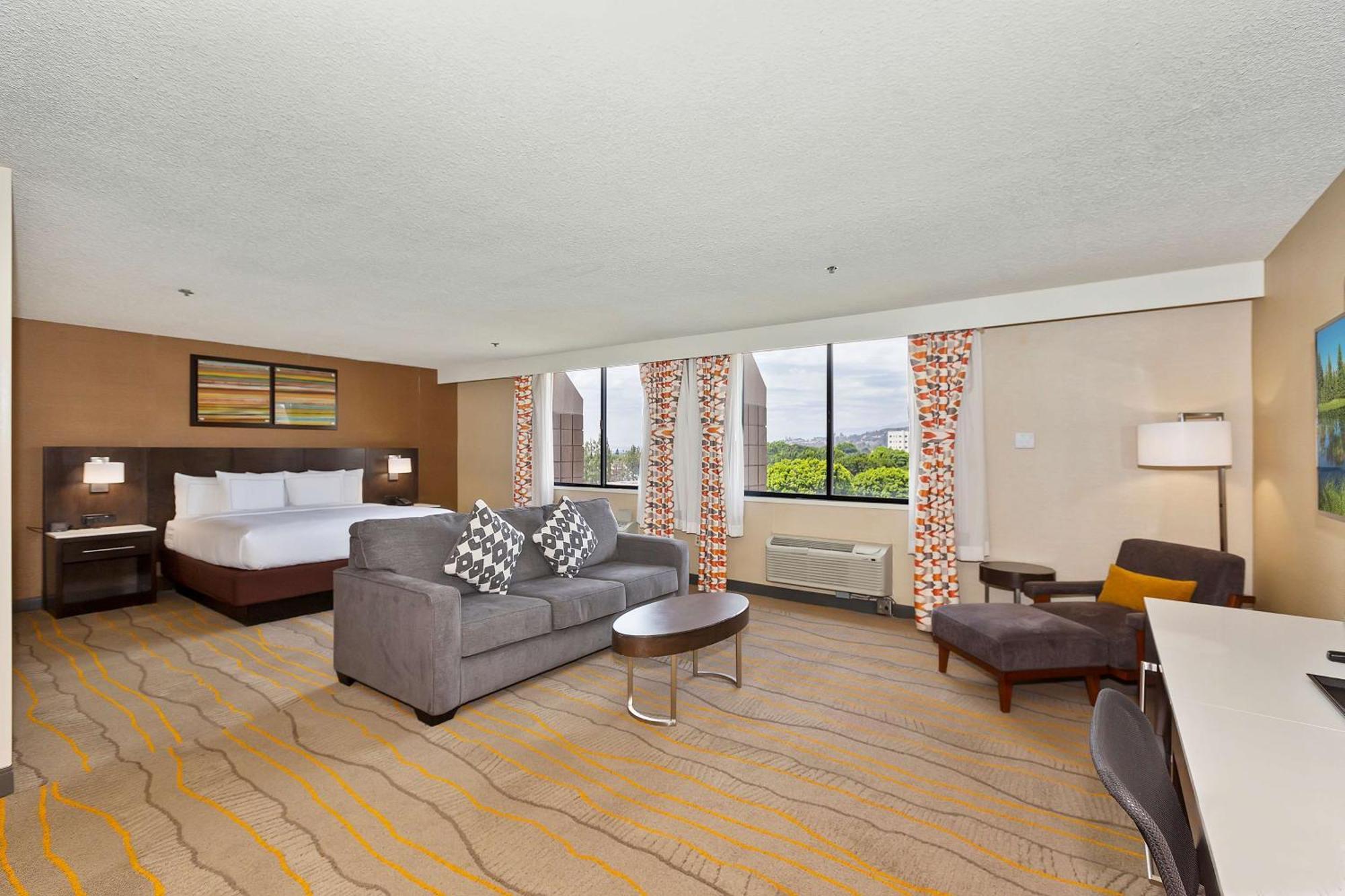Doubletree By Hilton Whittier Hotel Екстериор снимка