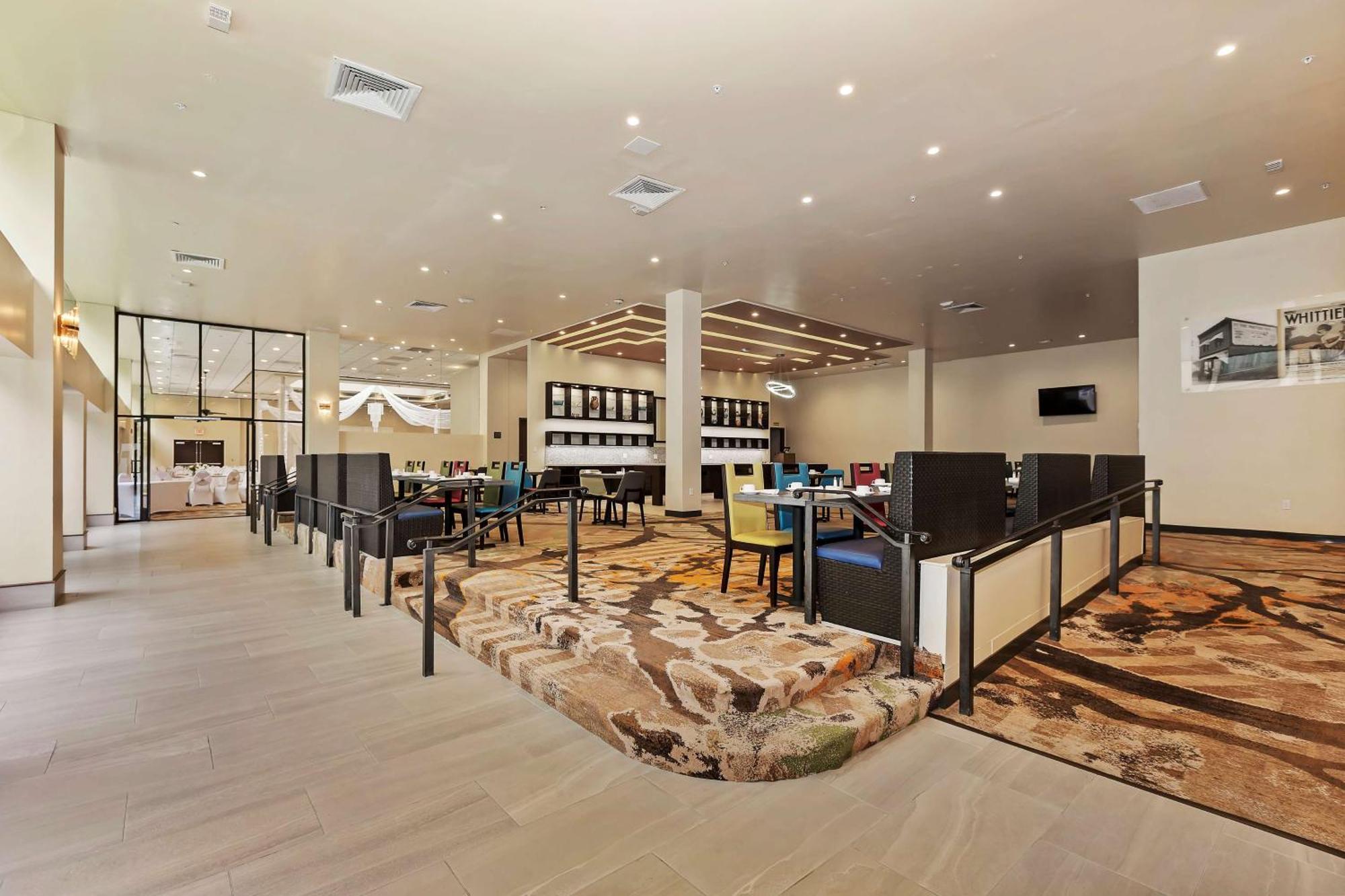 Doubletree By Hilton Whittier Hotel Екстериор снимка