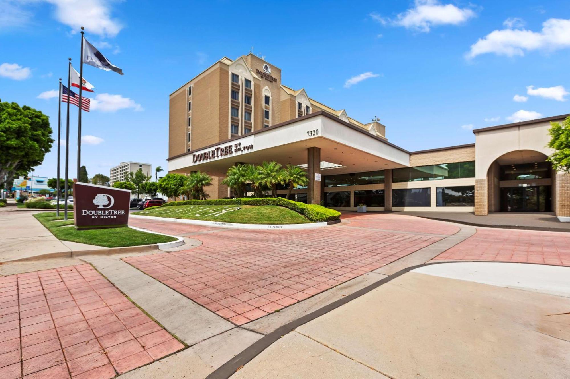 Doubletree By Hilton Whittier Hotel Екстериор снимка