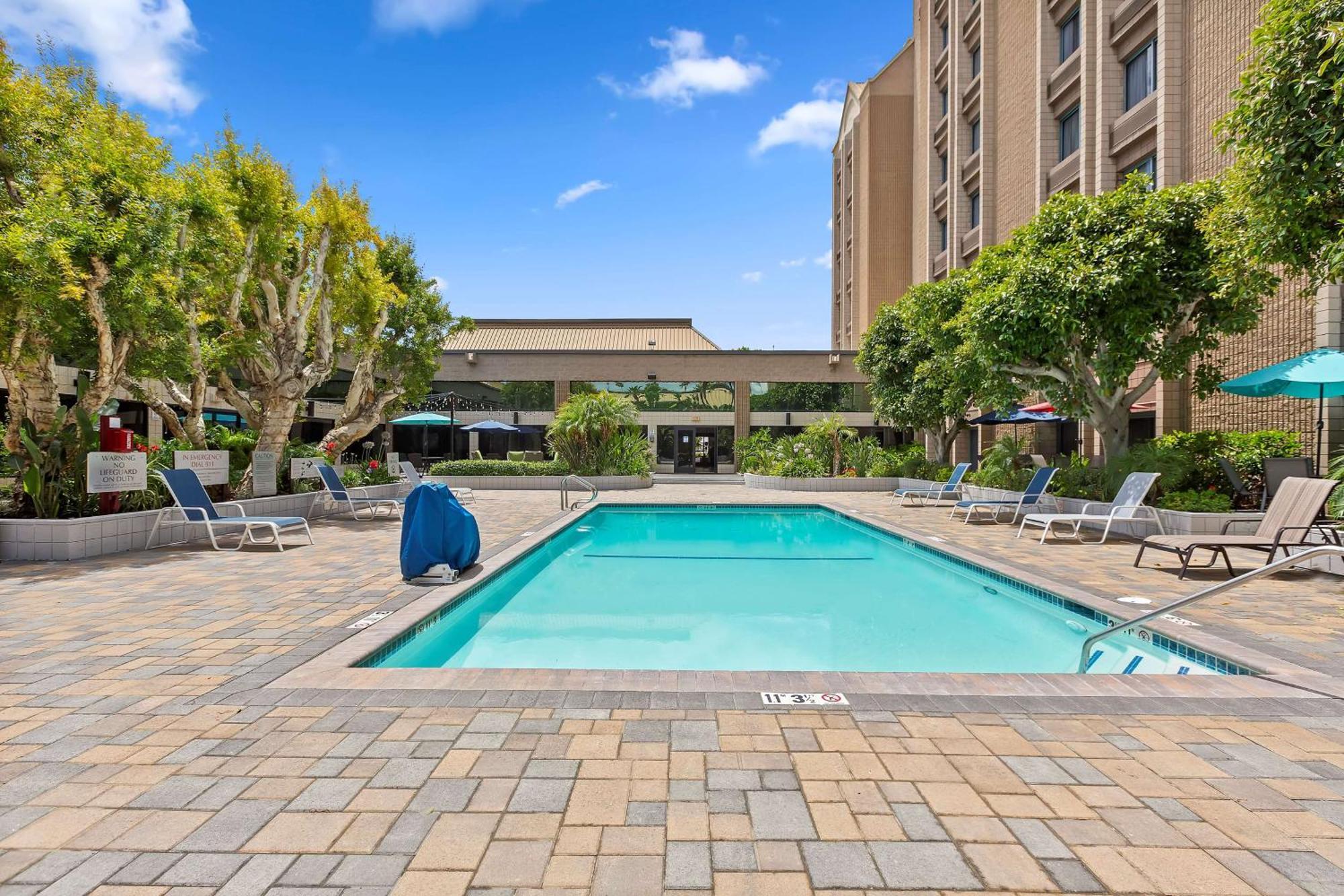 Doubletree By Hilton Whittier Hotel Екстериор снимка