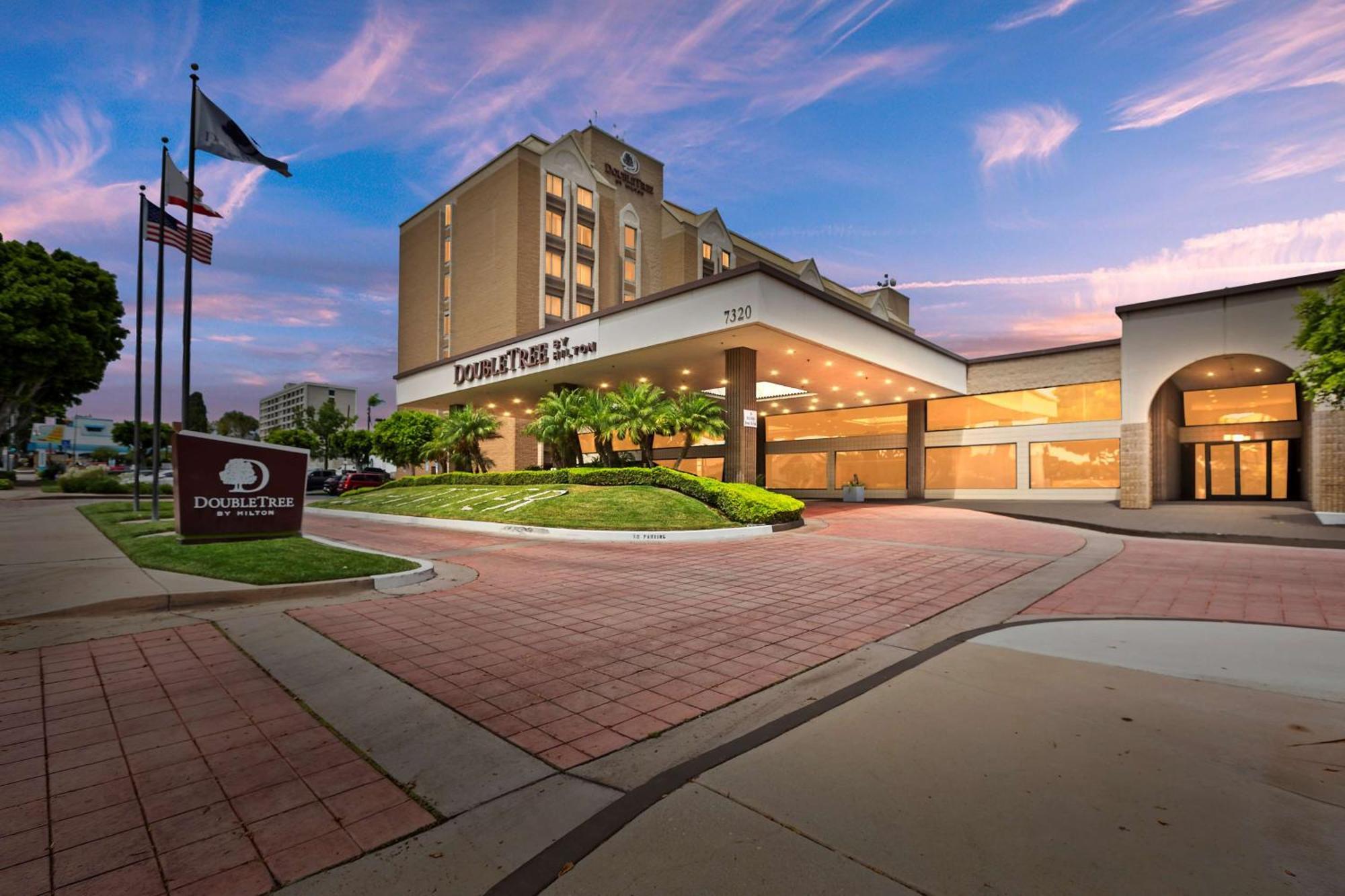 Doubletree By Hilton Whittier Hotel Екстериор снимка