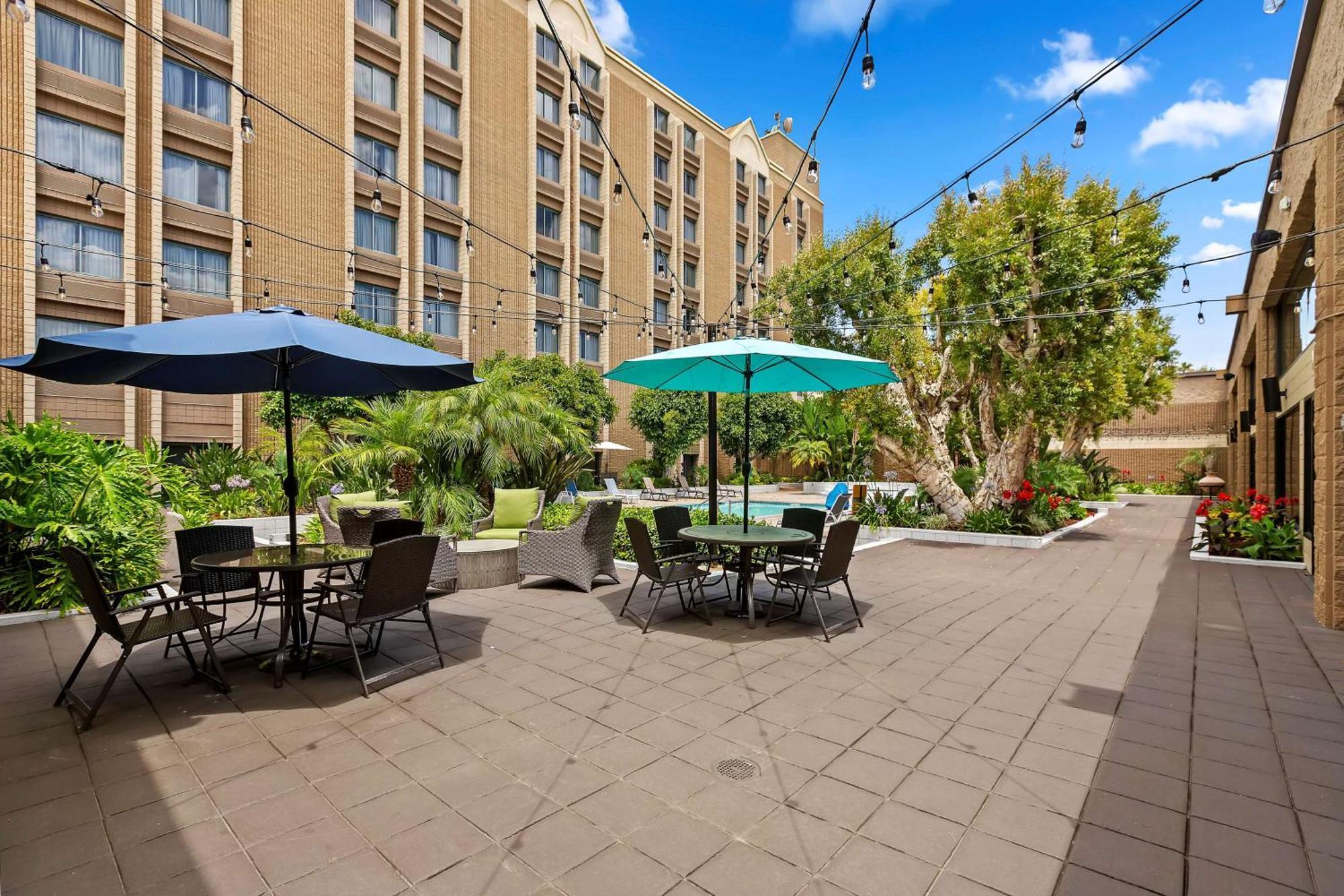 Doubletree By Hilton Whittier Hotel Екстериор снимка