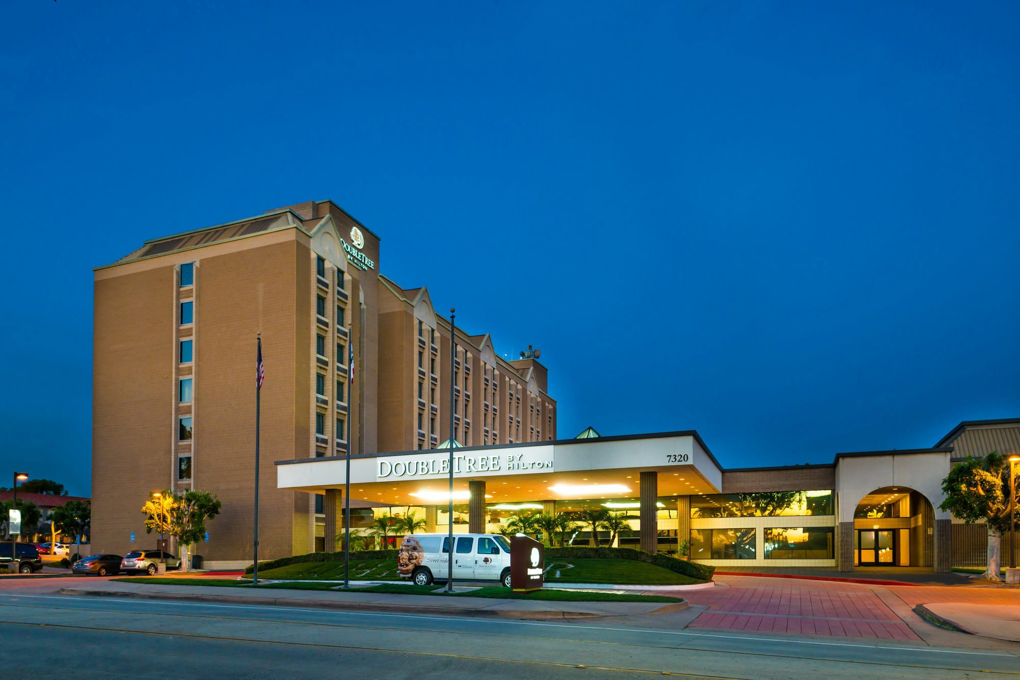 Doubletree By Hilton Whittier Hotel Екстериор снимка