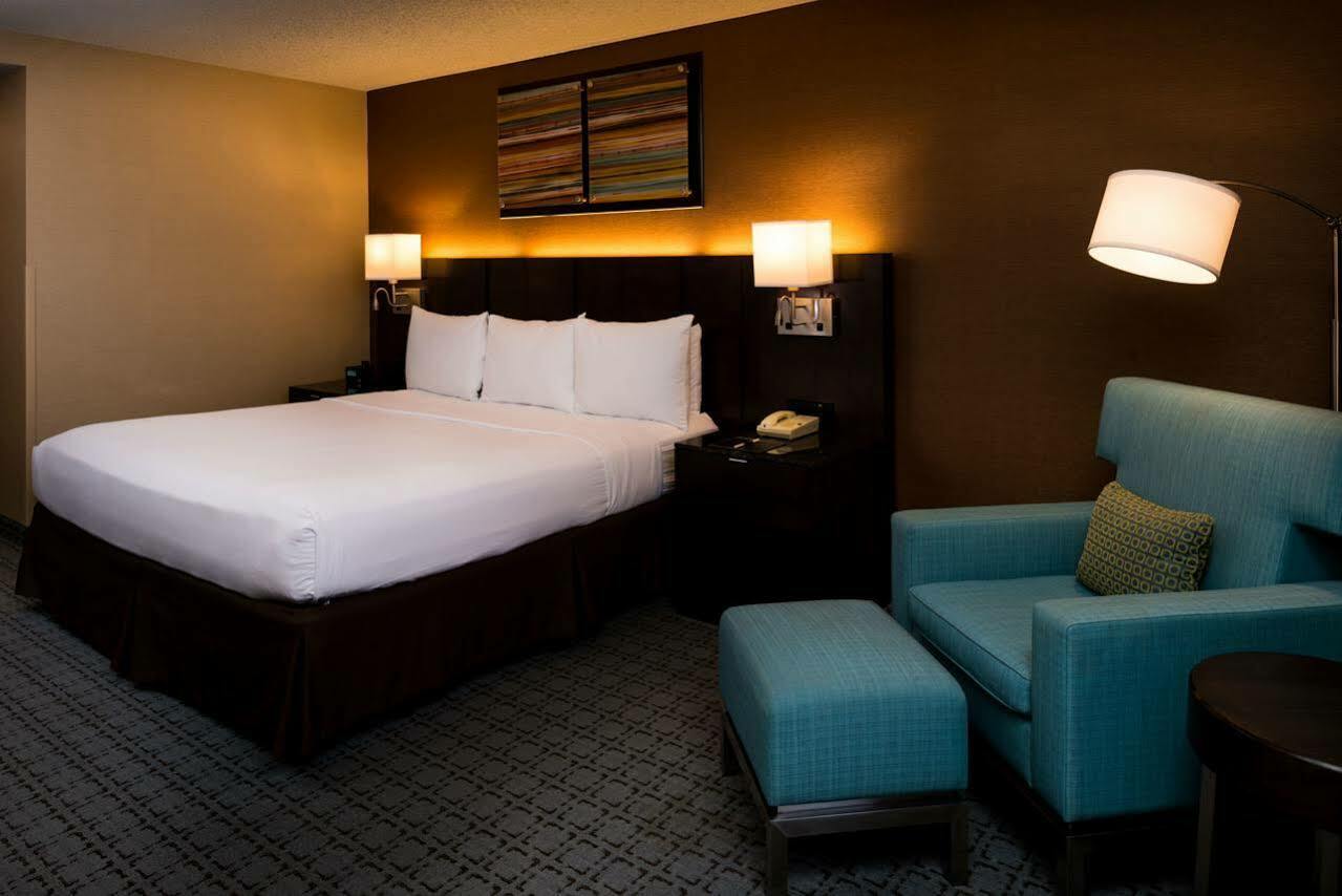 Doubletree By Hilton Whittier Hotel Стая снимка
